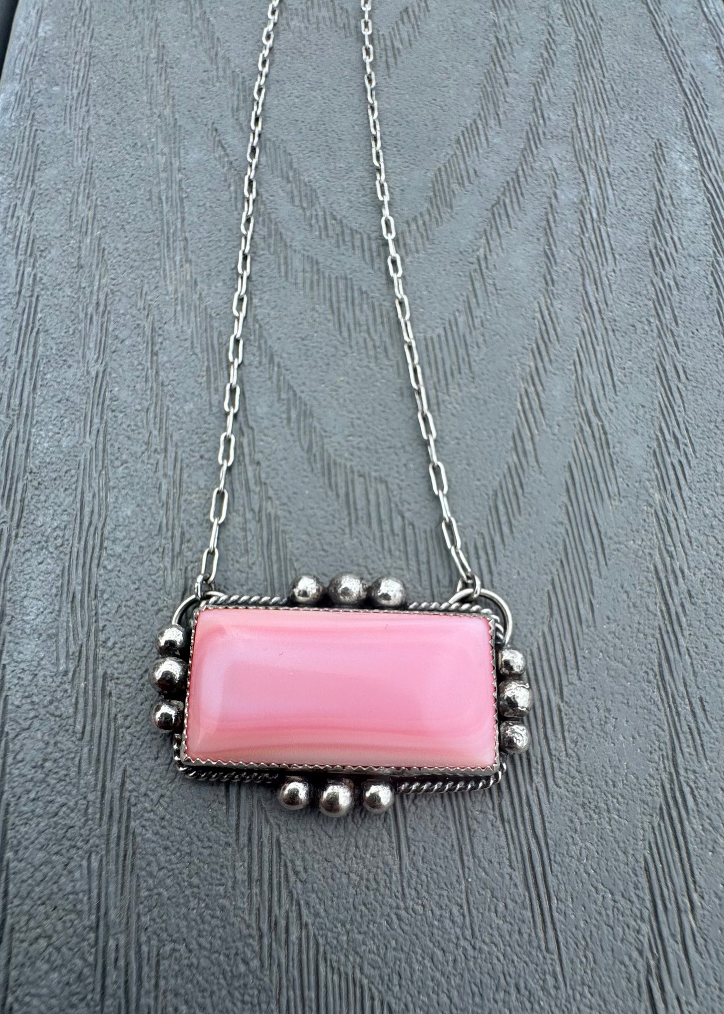 XXL Queen Conch Bar Necklace 20"