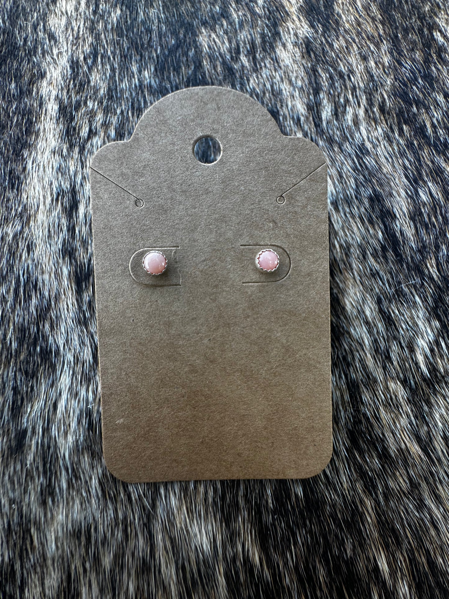 4mm Pink conch studs