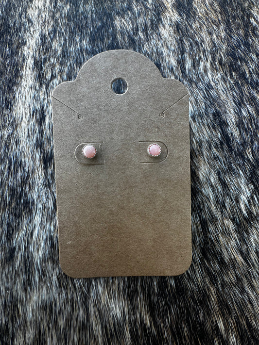 4mm Pink conch studs